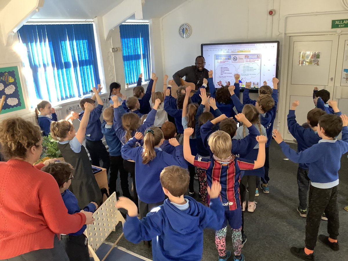 llanrhidianp's tweet photo. Mr G introducing Pod Pysgodyn’s new IQ about different religions around the world. #LlanRE #LlanIQ #LlanLit #LlanNum #LlanHum #LlanPysgodyn https://t.co/KZGwRE6yGe