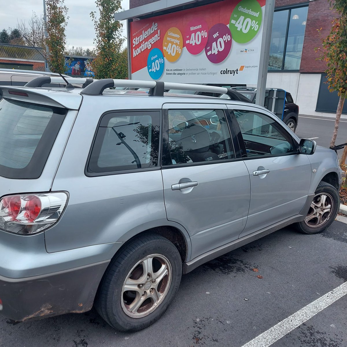 KOB_Enterprise's tweet photo. 2005 Mitsubishi outlander 

For a cool 35,000 cedis Negotiable 
Contact us on 0206116998 https://t.co/p7jEd6MoUQ