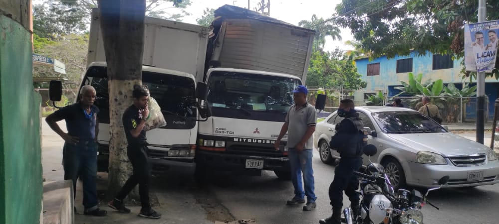 InformacionVias's tweet photo. ⚠️🚛💥🚛 #InformacionVial (23/11) #Carabobo Siniestro vial sin lesionados en #ElToco, al norte del municipio #Guacara. Info: @Jacobo_Vidarte #23Nov https://t.co/7YtZAGqQpt