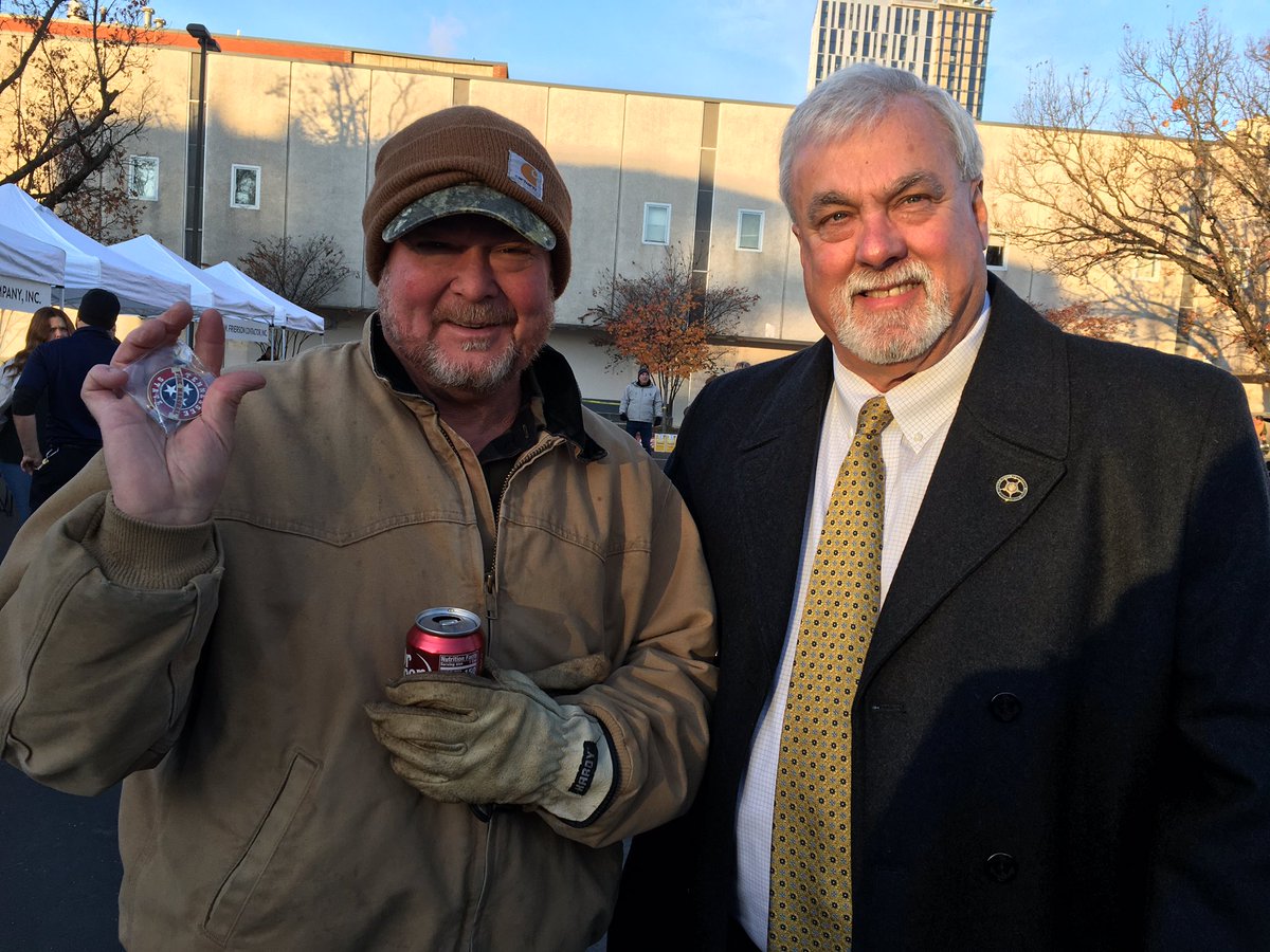 TNCommerceInsur's tweet photo. Assistant Commissioner for Fire Prevention Gary Farley met with @tracy_lawrence, @NashvilleRescue, @WSMV &amp; @FOXNashville today at the 16th annual Mission: Possible Turkey Fry! Thank you for allowing us to raise awareness about the importance of #FireSafety this #Thanksgiving! https://t.co/amzbJB9y7o