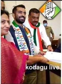 BSAdarsh_'s tweet photo. ಅಪ್ಪ ಬಿಜೆಪಿ ಅಭ್ಯರ್ಥಿ ಪರವಾಗಿ ಹಾಸನದಲ್ಲಿ ನಾಮಪತ್ರ ಸಾಲಿಸೋಕೆ ಹೋಗ್ತಾರೆ

ಮಗ ಕಾಂಗ್ರೆಸ್ ಅಭ್ಯರ್ಥಿ ಆಗಿ ಕೊಡಗಿನಲ್ಲಿ ನಾಮಪತ್ರ ಸಾಲಿಸುತ್ತಾರೆ

ಇದು ಎರೆಡು ರಾಷ್ಟ್ರೀಯ ಪಕ್ಷದ
political strategy 🤘🤘

ಆದ್ರೆ ಇದ್ರಲ್ಲಿ ಈ ಅಪ್ಪ ಮಕಳ ಲಾಜಿಕ್ನಾ ಮೆಚ್ಚುವಂತಹದೇ
Keep it up good job 👌👏👏 https://t.co/Nr65YL9xsK