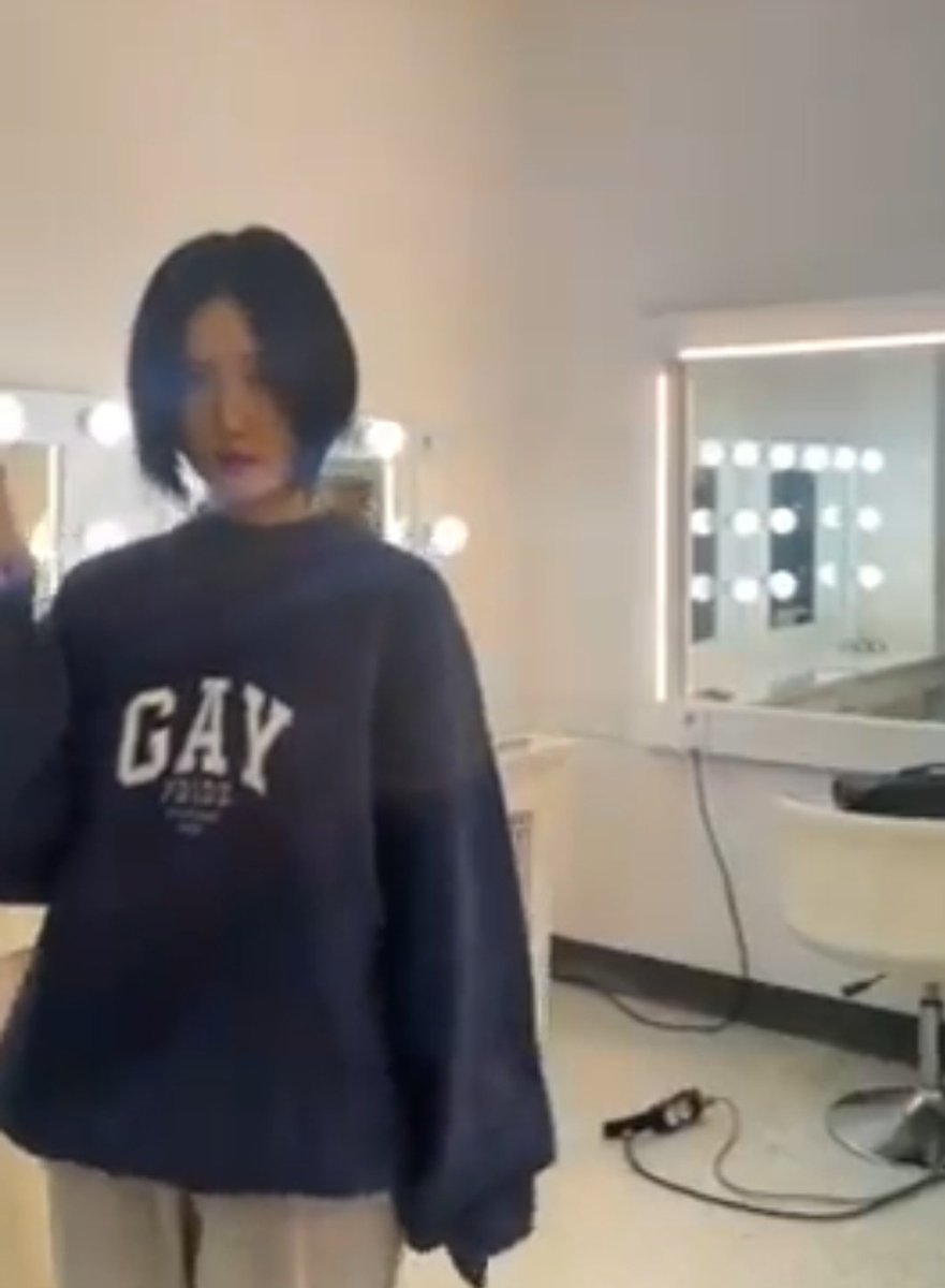 yourmoomoo's tweet photo. mamamoo paved the gay https://t.co/xgoxSpK8X3