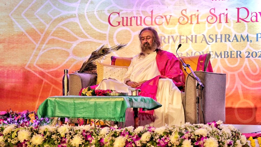 OfficeOfGurudev's tweet photo. “Feeling and experiencing infinity within this finite body, living timelessness within the time span of life – this is what you are here for.”

#HappeningNow
Ganesh Homa and Satsang in the presence of Gurudev @SriSri Ravi Shankar ji at the Triveni Ashram, Pune. https://t.co/YtgL5wNNNg