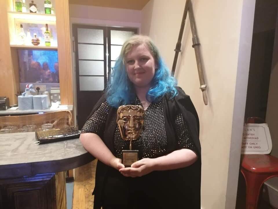 kharriesci's tweet photo. @Meg_obrien98 @CAVC @CAVCCreative @Film_cavc alumni has been part of the team at Welsh production company @chwarel who’ve just been awarded a @BAFTACymru award for their programme The Great House Giveaway - Megan worked as a junior production assistant on the show ✨falch! https://t.co/BKc3HKzP06