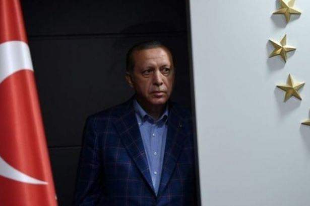 peymanekes's tweet photo. Celladına aşık olmuşsa bir millet,
İster ezan ister çan dinlet. 
İtiraz etmiyorsa sürü gibi illet,
Müstehaktır ona her zillet.!

#hükümetistifa https://t.co/HADf4LKB9g