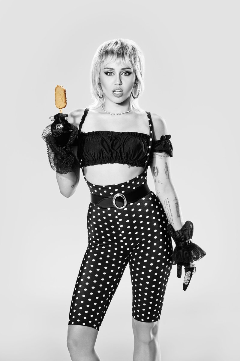 MagnumGlobal's tweet photo. #HappyBirthdayMileyCyrus ๐ฅณ! Thank you for being unapologetically *you* ๐ค#MileyInLayers https://t.co/9cZUTa536G