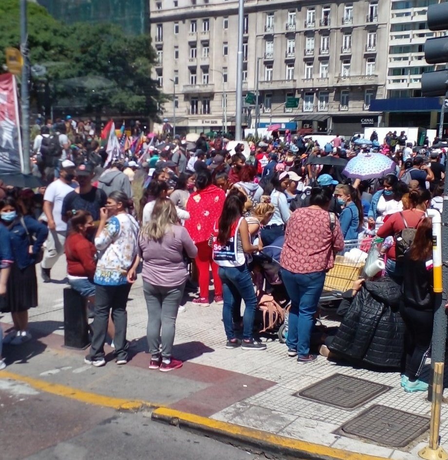 Nueva jornada de protestas y marchas complican el tránsito en el centro porteño