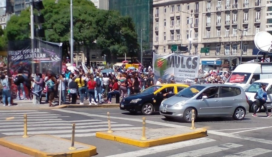 Nueva jornada de protestas y marchas complican el tránsito en el centro porteño