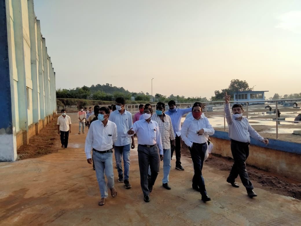 mb_telangana's tweet photo. Engineers stationed at CE office had a day out at the biggest rural WTP in #MissionBhagiratha with a capacity of 170 MLD in Madhiripuram. Awareness on functioning of WTP was given and inspection of WTP has been done by CE Sri A. Vijay Prakash sir

@SmitaSabharwal @DayakarRao2019 https://t.co/XwuWXaK0LD