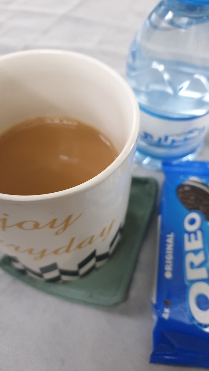 RUMI_HUGS's tweet photo. دن 1 کے کھانے سے رات 12 بجے تک کے کھانے میں یہ کپ چائے آسرا ہوتا۔
#TeaTime #OREO_UPDATE https://t.co/forFGfmEFD
