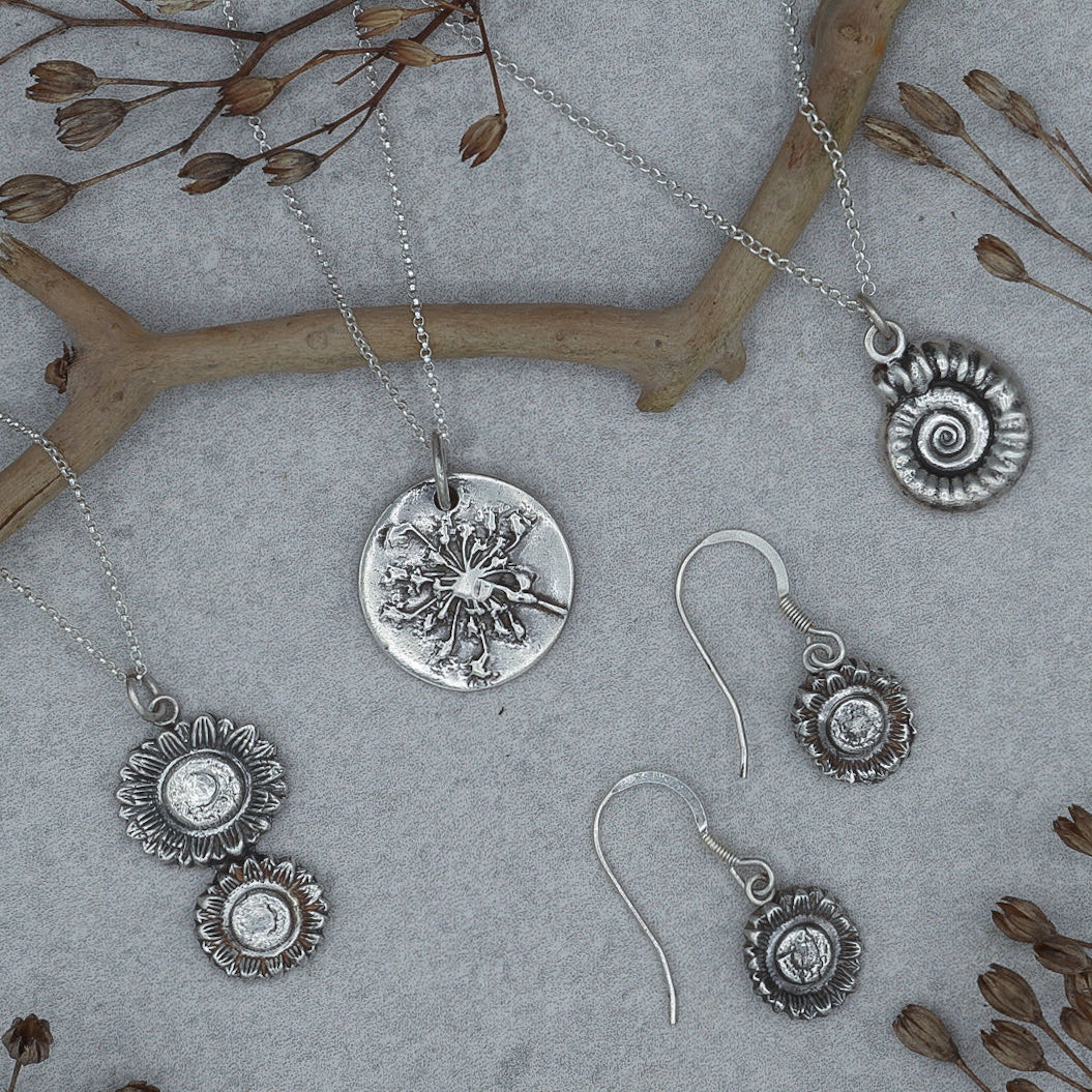 Looking for an experience day as a gift? How about a Silver Clay workshop in a beautiful rural setting with yummy food and learning a new skill?- mailchi.mp/b073f0008802/l…