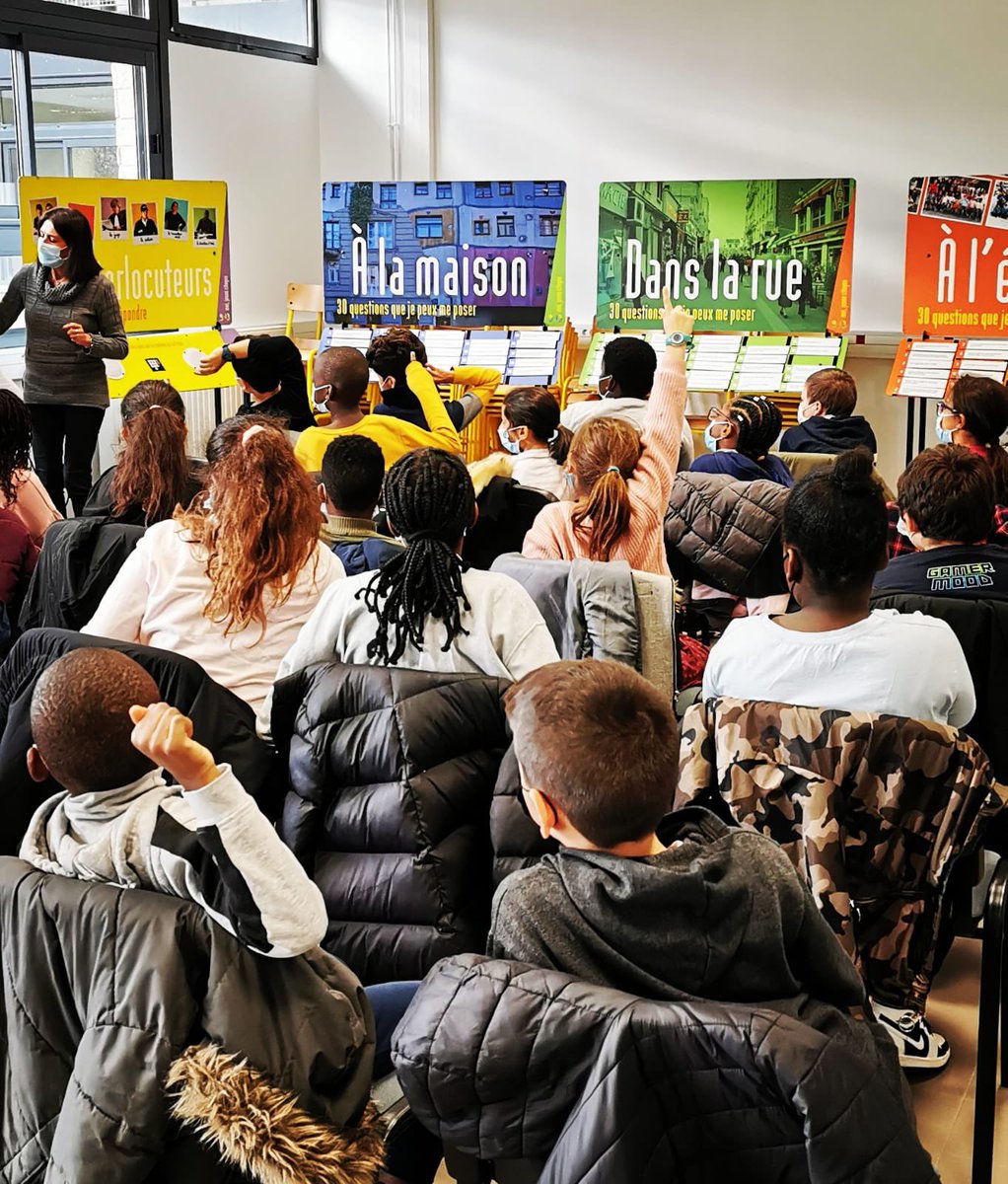 MeeIen's tweet photo. #CirconscriptionLeMéeSurSeine, l’exposition #MoiJeuneCitoyen ( questions citoyennes sur les droits et les devoirs) présentée aux CM2 et 6eme sur les #REP E.Triolet et J. de la Fontaine, par la #CoordoREP, les éducateurs de la #PJJ, du 15/11 au 10/12. https://t.co/DfELblxvQX