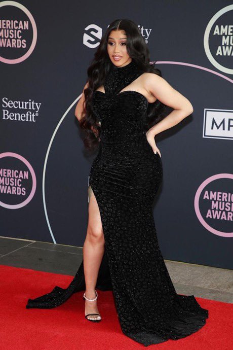 pursefirstshow's tweet photo. Cardi gives looks everytime, and the AMAs were no different! - P #CardiAMAs #cardi https://t.co/QCd19NXlqH