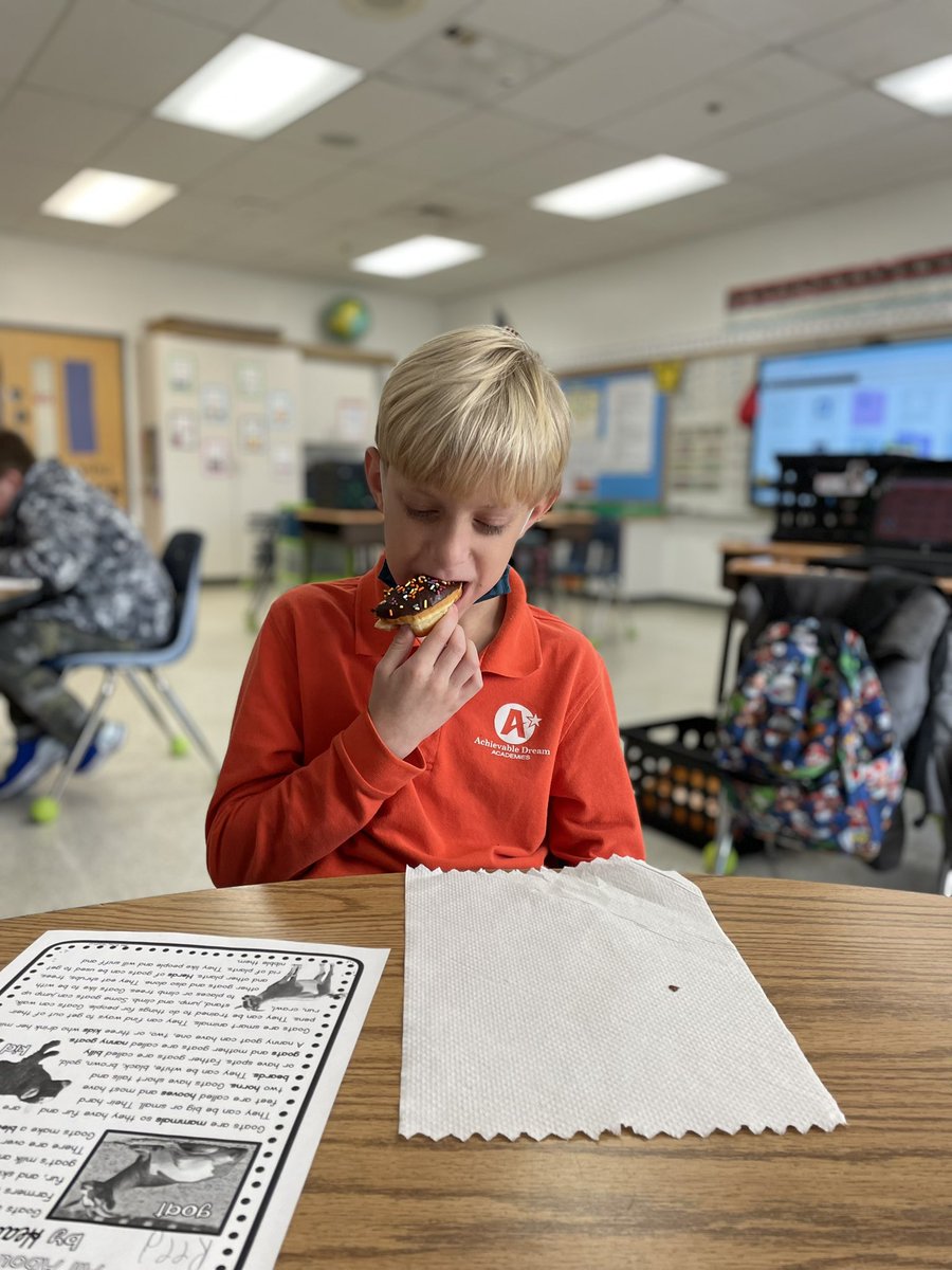 rlmeyer6's tweet image. Making Saturday’s sweeter 🍩@kara_carriker @SeatackDream @joyful_brown