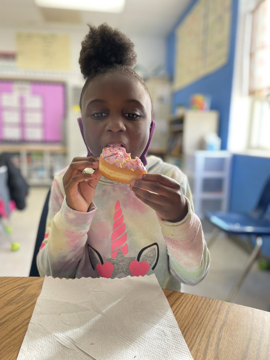 rlmeyer6's tweet image. Making Saturday’s sweeter 🍩@kara_carriker @SeatackDream @joyful_brown