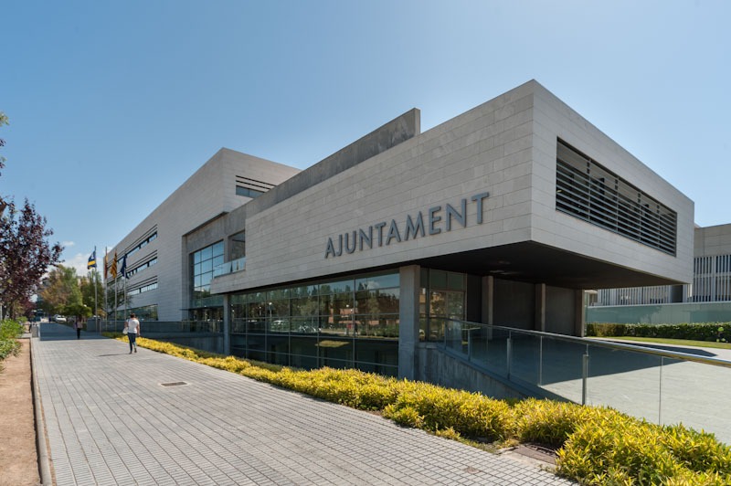 AjuntamentSalou's tweet photo. L'Ajuntament de #Salou se suma aquest dijous, 25 de novembre, al Dia Internacional de l’Eliminació de la Violència contra les Dones, amb l'acte institucional de lectura del manifest, a les 11.30 h, al passadís del Teatre Auditori (TAS). https://t.co/RMrDl1rn2F