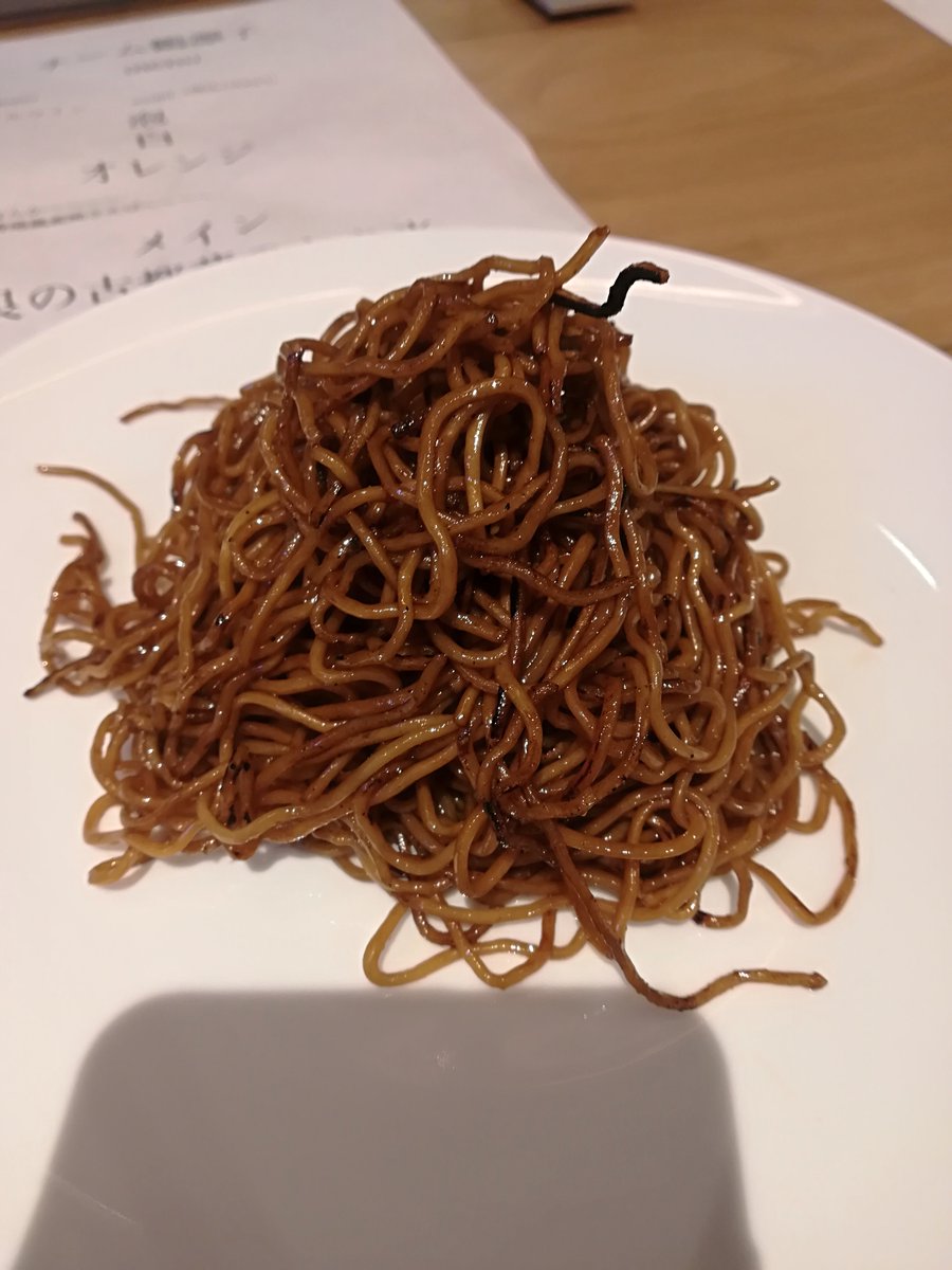 highcalo's tweet photo. 虎ノ門ヒルズで開催されている「虎ノ門横丁&amp;かき氷」にいってきました。本日11/23はCoyacoya &amp; DERBAR。チームつるりんこのお二人はとても陽気でたのしかったです。そして香港焼きそばもかき氷もものすごく美味しかった！　#Coyacoya　#DERBAR　#虎ノ門横丁　#かき氷 https://t.co/ruTggFoDDw