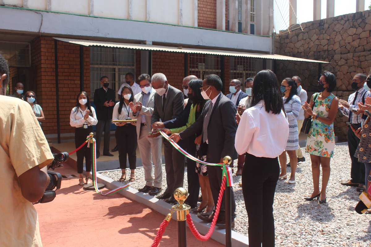 SoftwellMada's tweet photo. TWITTER 
✒ 🤝 SOFTWELL : parmi les signataires de la Convention de partenariat avec la Faculté EGS de l’Université d’Antananarivo, le 23/11/2021
📷 La séance en quelques photos https://t.co/RjsfwJfI3A
