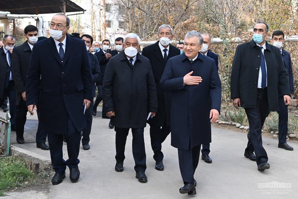 president_uz's tweet photo. The President reviewed on foot, the conditions in the Sarkhumdon and Gulobod makhallas (local community areas) of the Shaykhontokhur Disctrict, Tashkent.
#Mirziyoyev #makhalla #DialogueWithPeople https://t.co/v3Mdc8Yt2s