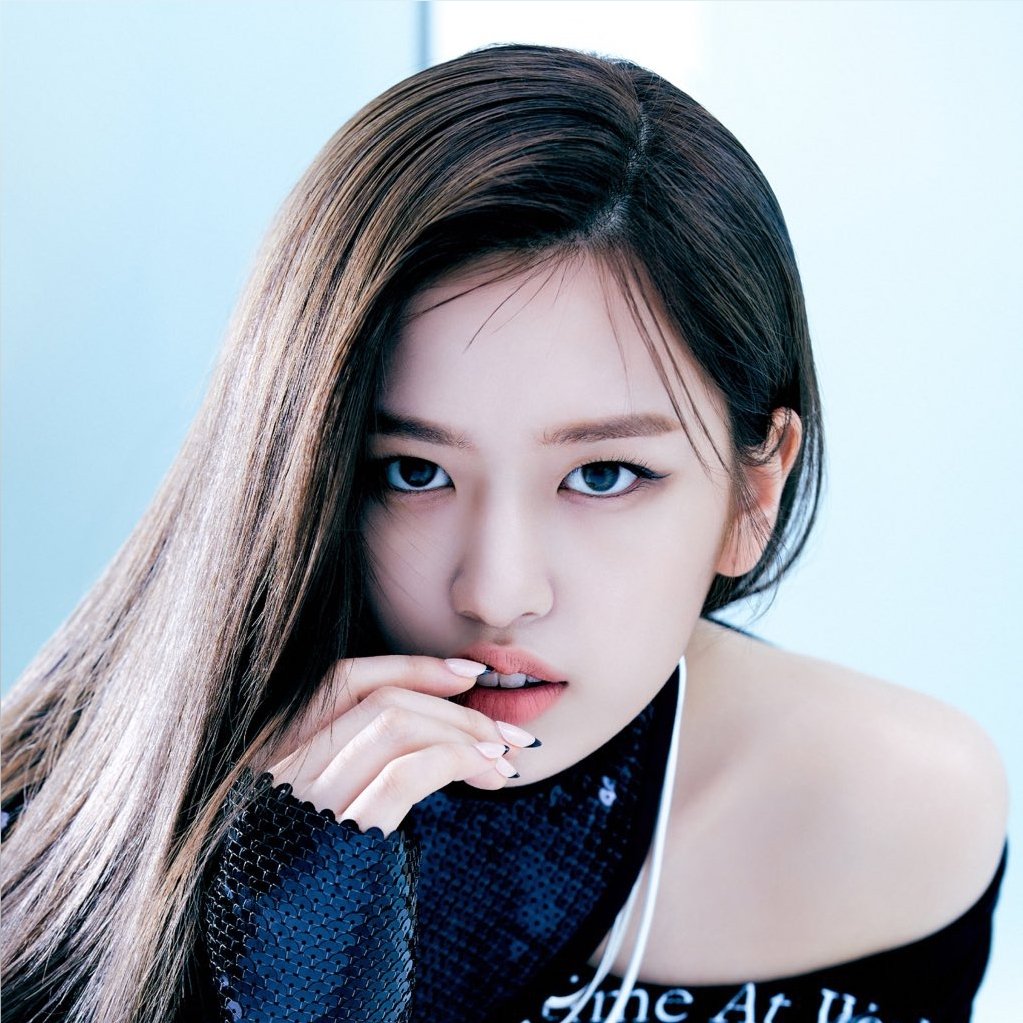 IVEpixs's tweet photo. #IVE means ‘I have visuals’ 😌🤍 https://t.co/W5uF7IBAqk