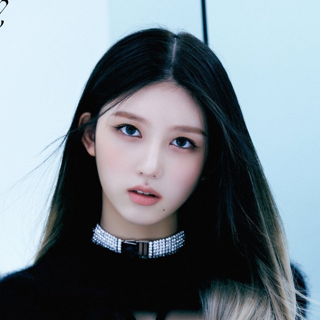 IVEpixs's tweet photo. #IVE means ‘I have visuals’ 😌🤍 https://t.co/W5uF7IBAqk