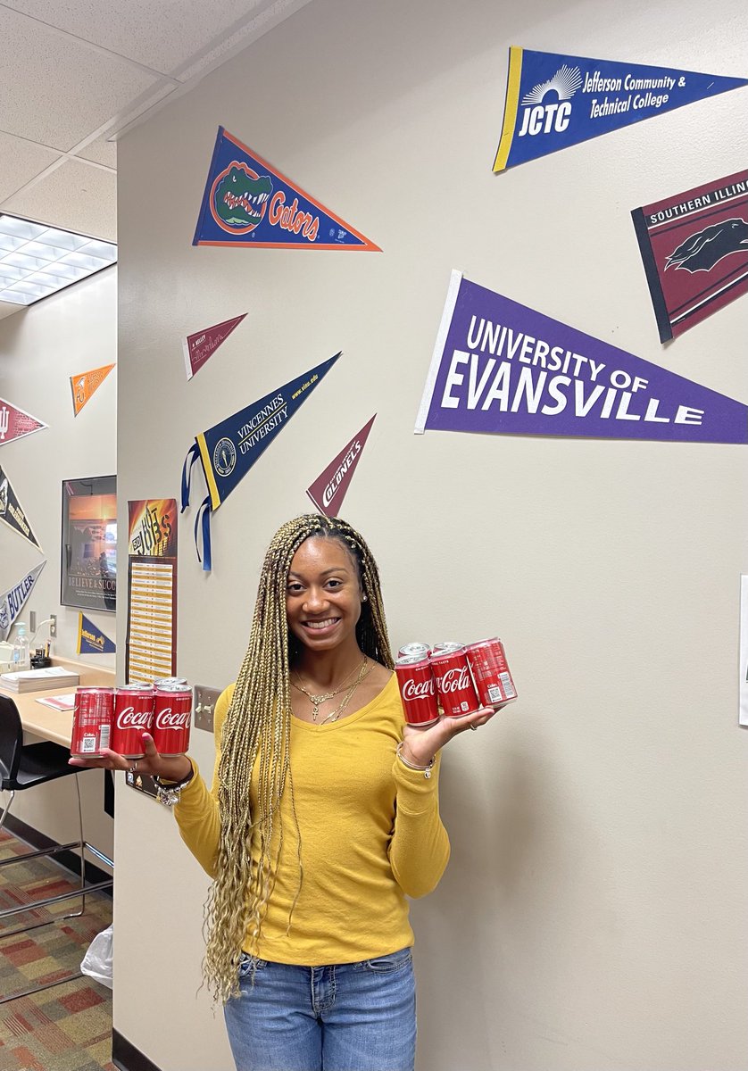 JHSRedDevils's tweet photo. 2022 Coca-Cola Scholar Semifinalists Kyndia Motley ⁦⁦@GCCSchools⁩ ⁦@RedDevils_WJHI⁩ #CokeScholars  ⁦@JHSRedDevil43⁩ #CokeScholarsSF #proud 68,000 applicants https://t.co/fWzBx1WiXE