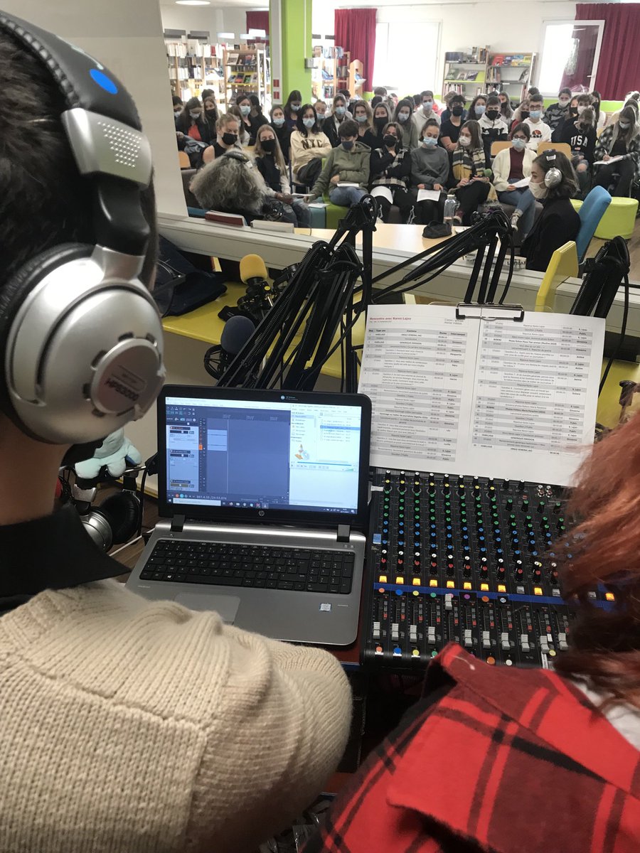 Aujourd’hui la grande reporter Karen Lajon du ⁦<a href="/leJDD/">Le JDD</a>⁩ rencontrent les élèves du lycée dans le cadre d’une émission #radio réalisée par ⁦<a href="/PressePrevert/">L'Atelier médias / Jacques a dit !</a>⁩: son expérience des terrains de guerre, son expertise sur les productions des élèves merci ⁦<a href="/PrixBayeux/">Prix Bayeux Calvados-Normandie</a>⁩ #emi