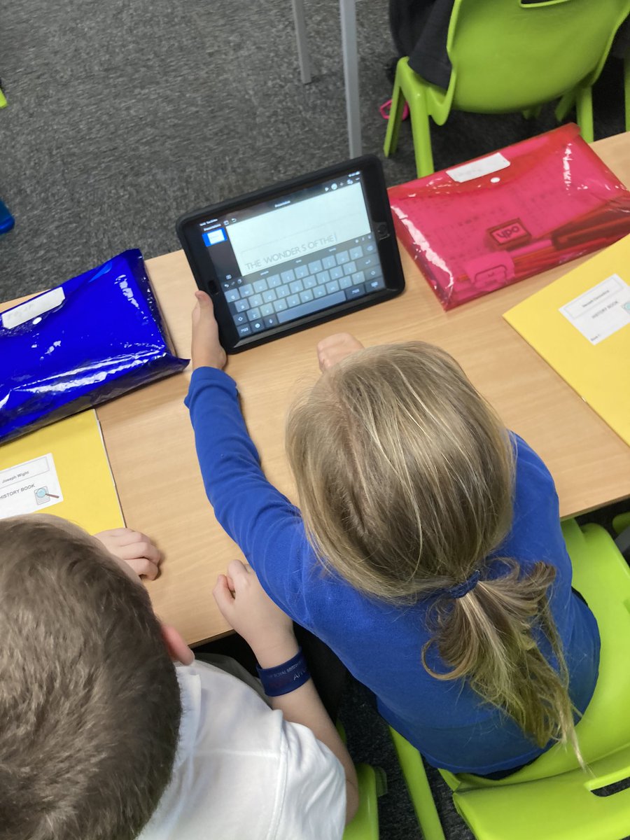 mel_4nie's tweet image. @woodsettsy2 are creating #Keynote presentations to show off their learning! Some excellent typing and voice recordings happening. #funalltheway @WhiteWoodsPAT1 #collaboration #superstars