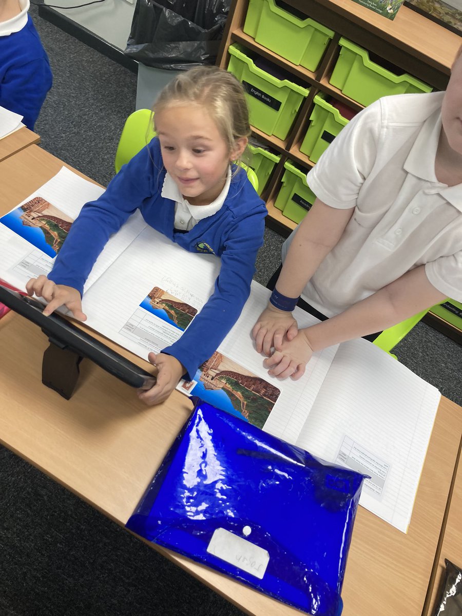 mel_4nie's tweet image. @woodsettsy2 are creating #Keynote presentations to show off their learning! Some excellent typing and voice recordings happening. #funalltheway @WhiteWoodsPAT1 #collaboration #superstars