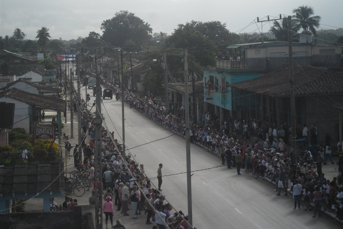 cesarmena4's tweet photo. #VillaClara. Testimonio gráfico del paso de #Fidel por @Placetas hacia la Gloria. Así lo recordamos, así seguimos cumpliendo sus enseñanzas.#FidelViveEntreNosotros https://t.co/fVvNTRLbk3