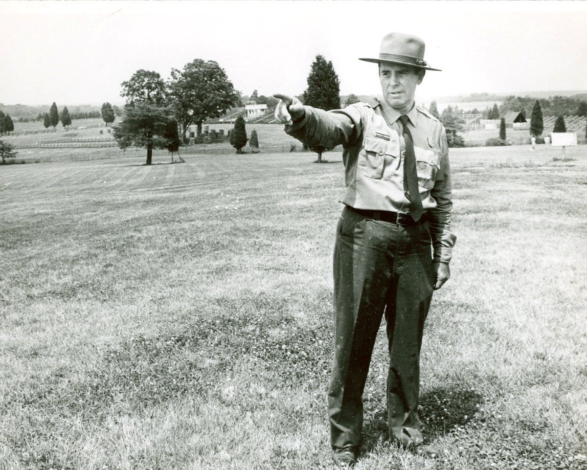 What is the most memorable program that you have attended at a National Park?  What made it so memorable?

#manassasnps #findyourpark #encuentratuparque 

Image: NPS, Former Manassas Battlefield Superintendent Francis Wilshin giving a tour,  pointing out at the landscape.