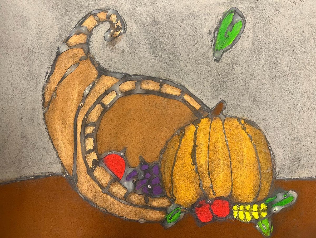 lkhannon32's tweet photo. Happy Thanksgiving from SCMS 6th graders! 🦃 #cornucopias #chalkart #middleschoolart #scmsrocks @MrDomagalski @bradrobb @SCybulla @ArtforKidsHub #HappyThanksgiving https://t.co/nUNKfKnzyS