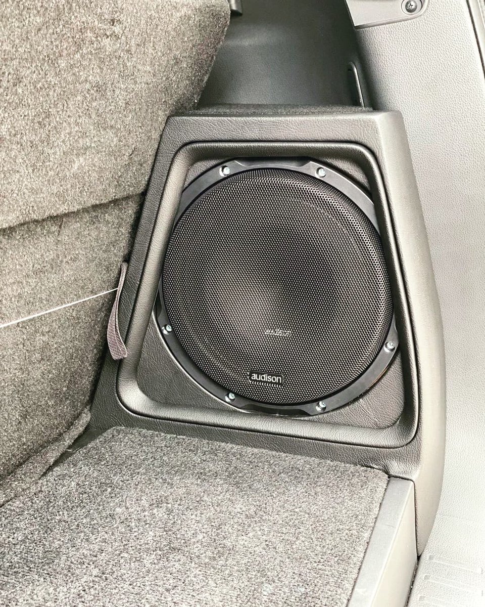 👏 Johny Chandra Super clean custom sub box for Mitsubishi Pajero 🏁 featuring Audison Prima subwoofer 🔊🇮🇹

#AudisonPrima #Subwooferbox #subwooferenclosure