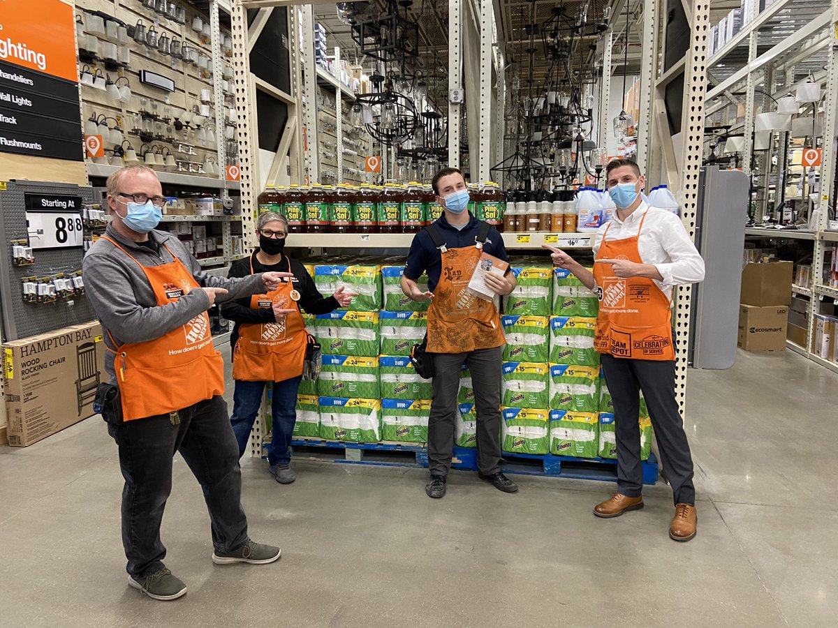Thanks Ian for helping out packing down in the tool corral!  #GemCityPride @Sean_Monty_ <a href="/chipmandl/">Denise Chipman</a> <a href="/SamConley8/">Sam Conley</a> <a href="/TeamTrotwood/">Ryan Hubbard</a> <a href="/scottbscb/">Scott Brink</a>