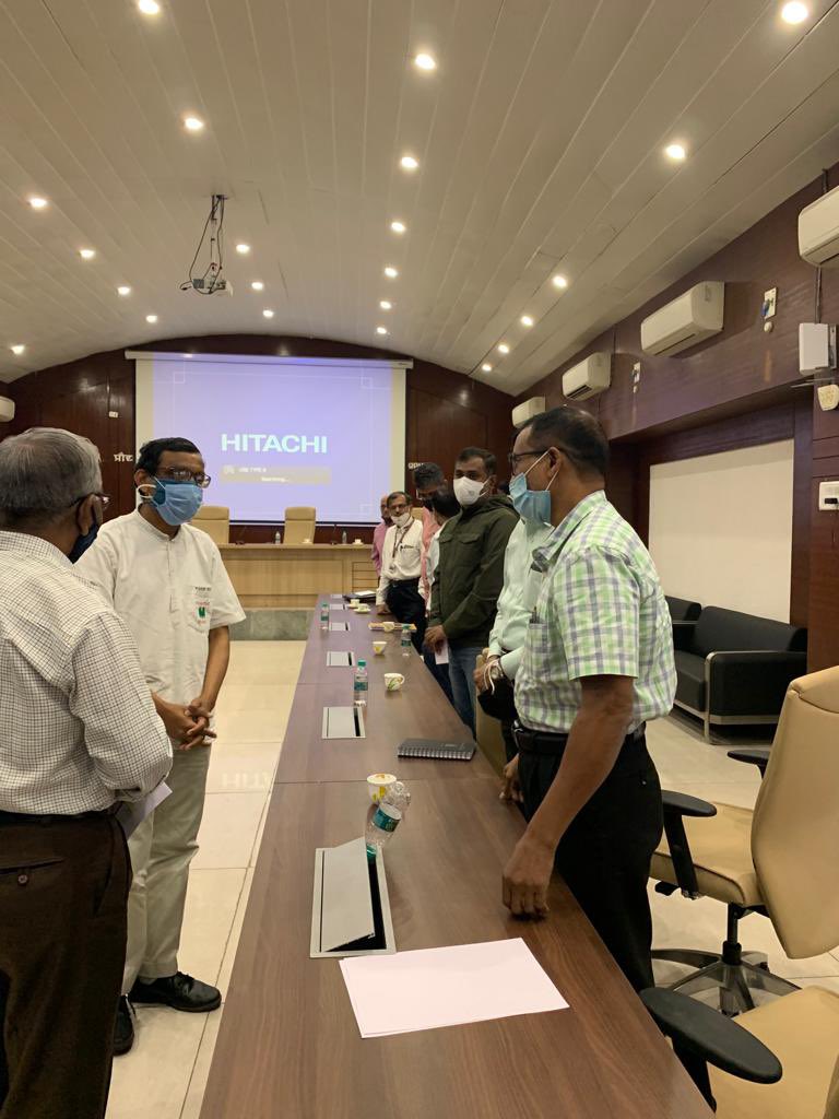 DirectorVnit's tweet photo. Director VNIT felicitates Dr Ashish Satav, founder of MAHAN at Melghat.  VNIT faculty interacted with him and assured him of developing new technology for Melghat. https://t.co/cVffXWQ2fG