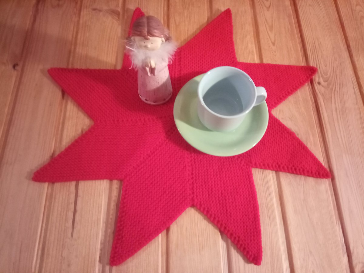 Wollmutter's tweet photo. Huhu, schönen Nachmittag euch allen ♥️🎄♥️
Tee oder Kaffee? https://t.co/ajmFW8s5x3