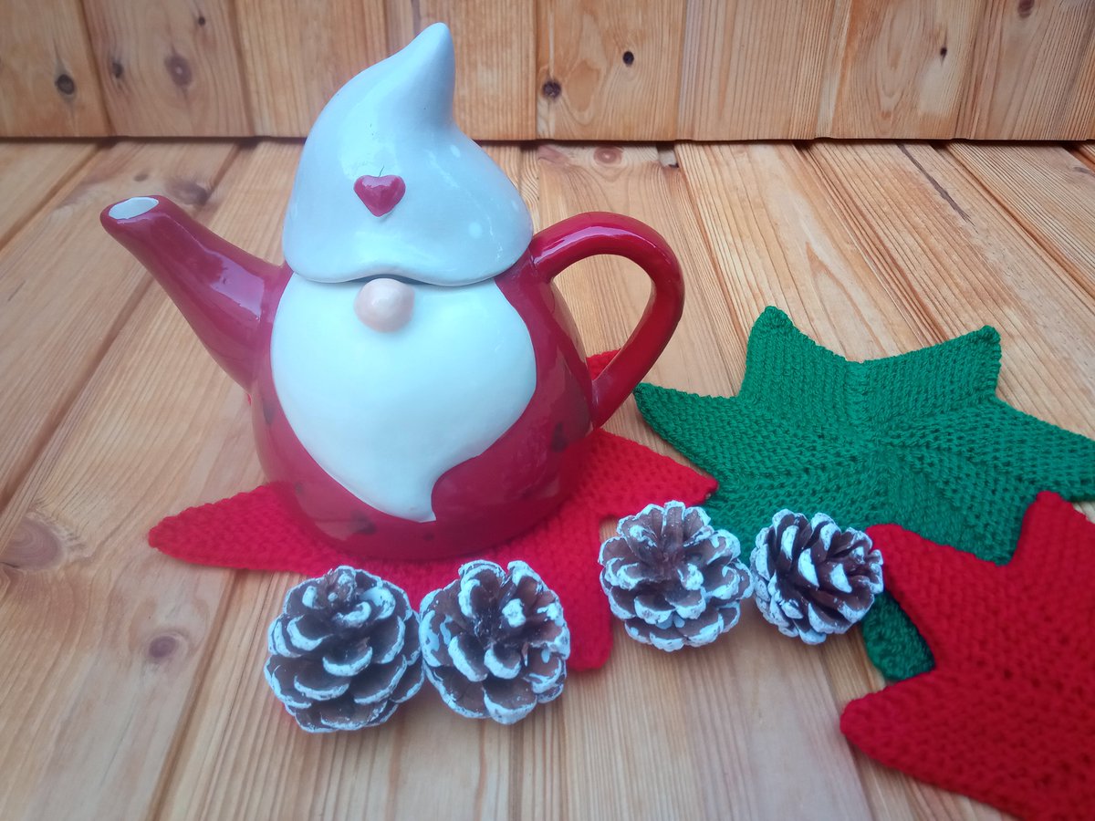 Wollmutter's tweet photo. Huhu, schönen Nachmittag euch allen ♥️🎄♥️
Tee oder Kaffee? https://t.co/ajmFW8s5x3