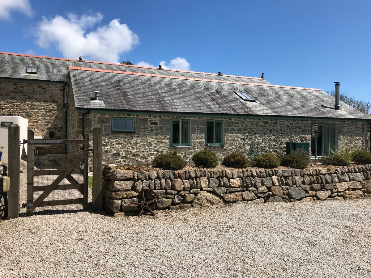 WeAcceptPets's tweet photo. Book your short break in Sampson Barn in December. This dog-friendly holiday home can accommodate 2 people and is just 5 minutes from Praa Sands Beach.
https://t.co/gwD0ZaRLVM
#Trescowe #Penzance #Cornwall #DecemberBreak #ShortBreak #DogFriendly #SelfCatering #PraaSandsBeach https://t.co/DVl2bvKMuc