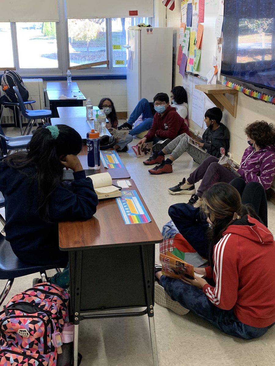 BryanDiscala's tweet photo. Students enjoying free reading in Readers/Writer’s Worksop at NHP! @NHPGladiators nhpgladiators https://t.co/mgnEhWyrn9