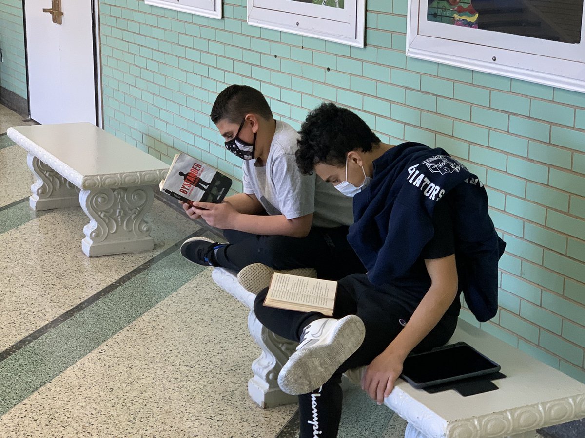 BryanDiscala's tweet photo. Students enjoying free reading in Readers/Writer’s Worksop at NHP! @NHPGladiators nhpgladiators https://t.co/mgnEhWyrn9