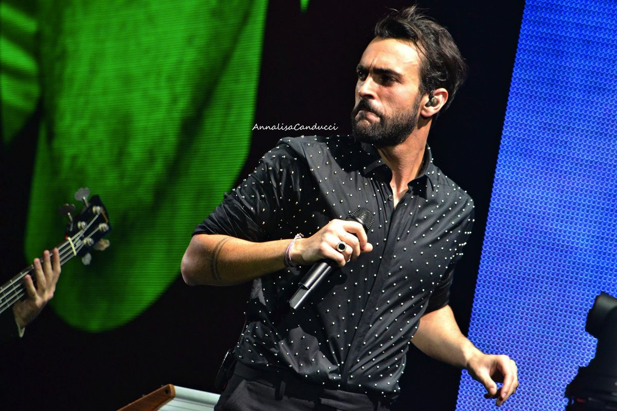 ajnamaybe's tweet photo. Ricordi FB #MengoniLive2016 https://t.co/xx0U5meKyM