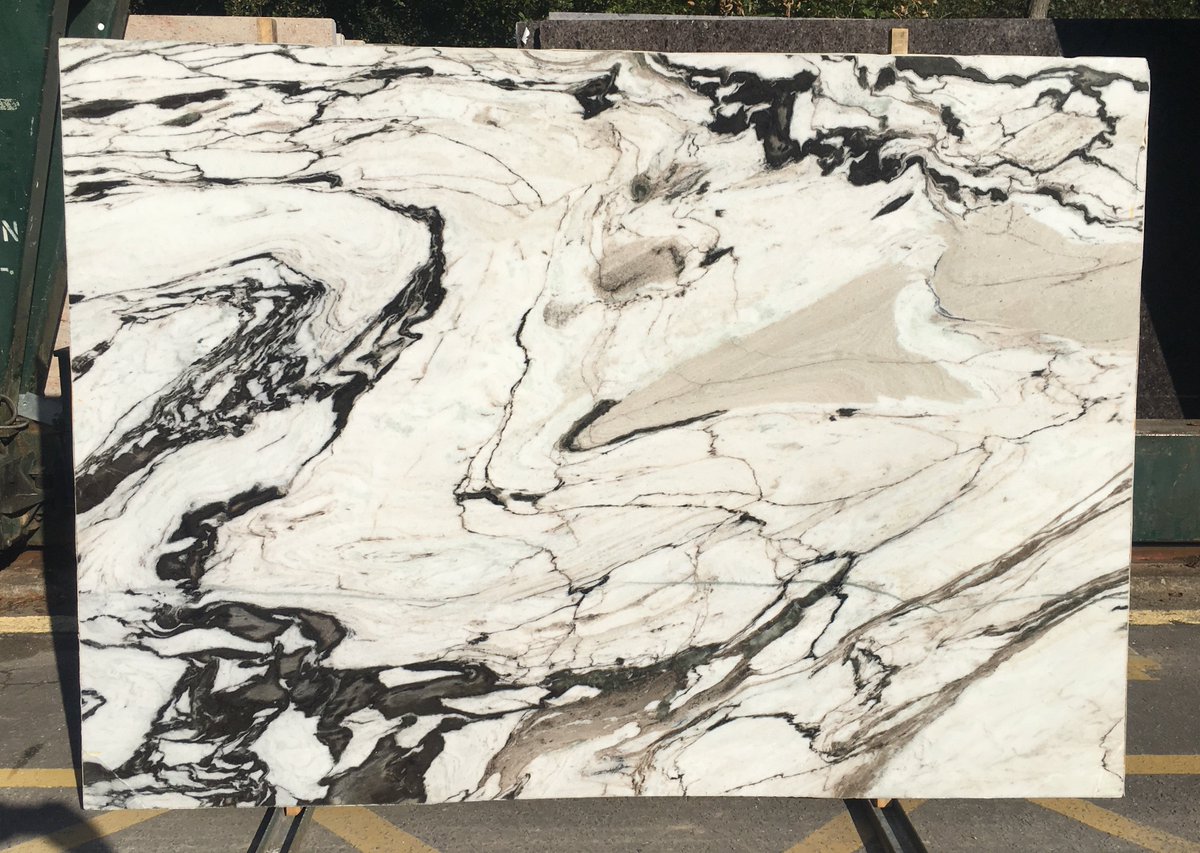 pisani_uk's tweet photo. The amazing beauty from #naturalstone is un-rivalled by any other material. Just look at the designs that can be created by the natural veining and patterns found in the #stone! We just love how our #SanSimone #Marble was used to make this spectacular #bathroom. https://t.co/3DVGnUNcXN