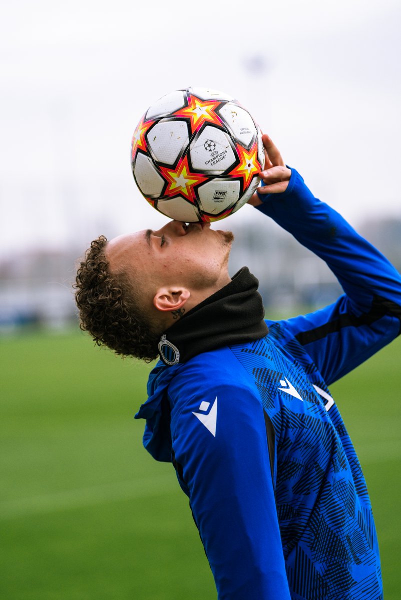 ClubBrugge's tweet photo. Time to shine. ✨ #UCL #CLURBL https://t.co/RbQix0dKZS
