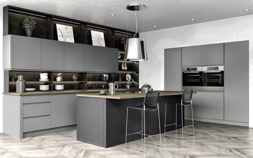 ✨✨The Lucente Range ✨✨

The elegant J-pull door design creates today’s most popular sleek ‘no handles’ look 🧑‍🍳🏡

This is a kitchen built to last, made from solid 22mm MDF with a factory-applied paint and lacquer finish 🎨👩‍🎨