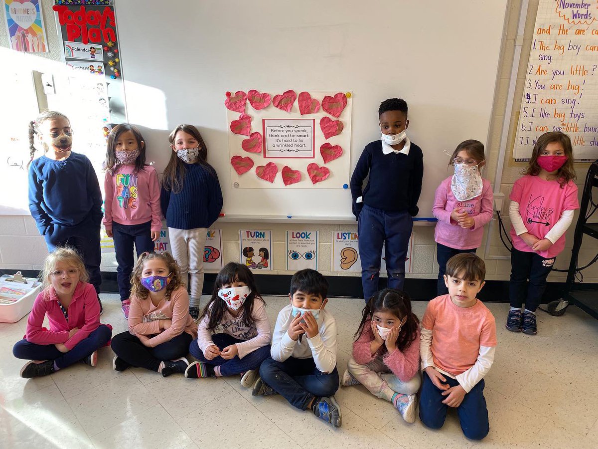 Day one of Anti- Bullying Week:
Pink shirts, Random Acts of Kindness and a lesson with a very powerful message: Before you speak, think and be smart. It’s hard to fix a wrinkled heart ❤️ #AntiBullyingWeek <a href="/RocchinaAntunes/">Rocchina Antunes</a>
