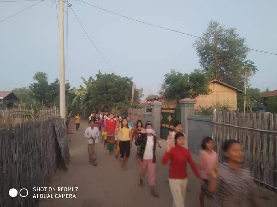 KhinJulyLwin's tweet photo. Anti-military evening rally of #YayKyiPin village , Yin-Mar-Pin township , on Nov 23 .
LEGALIZATION OF NUG
#Nov23Coup
#WhatsHappeningInMyanmar https://t.co/H8u8v9ZuHR