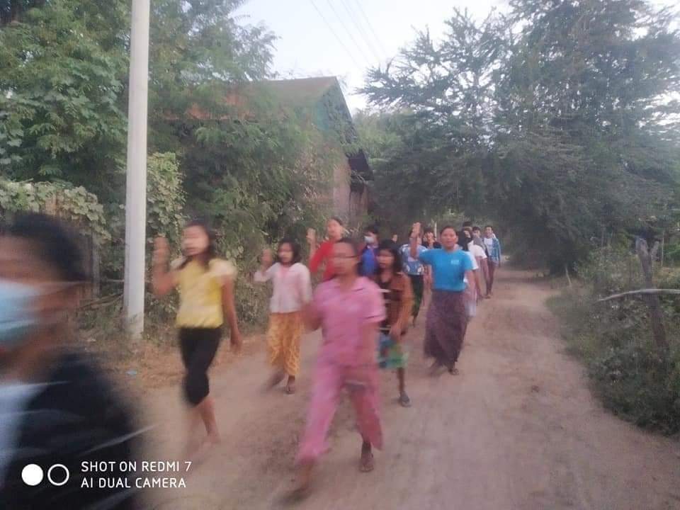 KhinJulyLwin's tweet photo. Anti-military evening rally of #YayKyiPin village , Yin-Mar-Pin township , on Nov 23 .
LEGALIZATION OF NUG
#Nov23Coup
#WhatsHappeningInMyanmar https://t.co/H8u8v9ZuHR