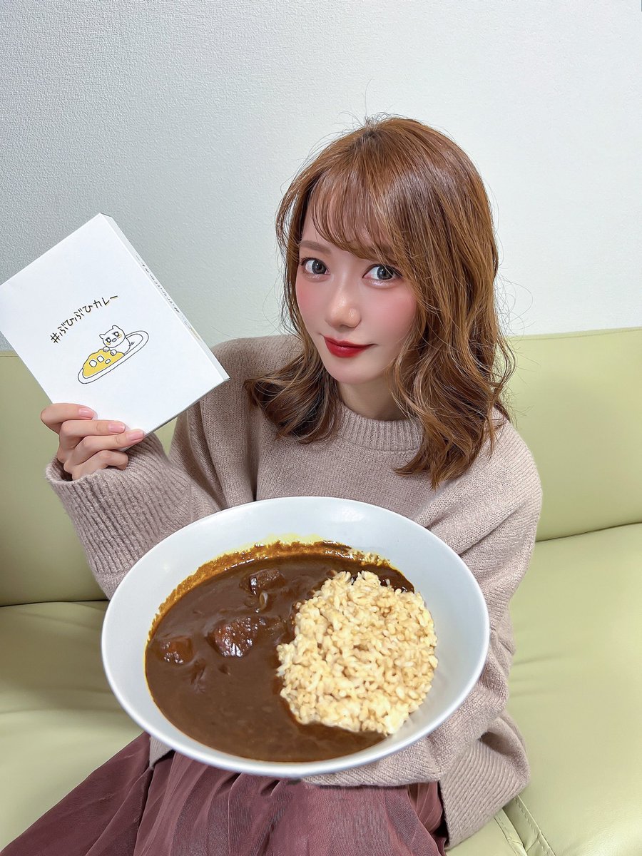 Yunpoli's tweet photo. #ぶひぶひカレー 完成しました！！

カレーの材料は淡路島の玉葱と
淡路島のゴールデンポアポーク！！

材料も味もこだわりすぎて
1年かかってしまいました！！

でも自信作なので
たくさんの人に食べて欲しいです💗

#レトルトカレー　#お家グルメ #関西グルメ #ポークカレー #淡路島グルメ https://t.co/VccLvFjApb