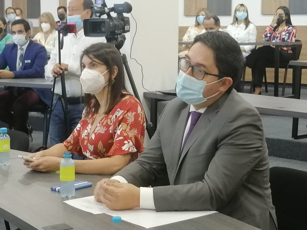 BNnoticias2020's tweet photo. #AEstaHora El viceministro de educación @maxgomezt el rector @Unidades_UTS @olengerke Presentan los proyectos de inversión del @Mineducacion en las #UTS @GobdeSantander @OLUNoticias @Letty08Foto @mayuperiodista @CaracolBga @RCNBga @CanalTRO @BLUSantanderes https://t.co/7cR93XPoAf