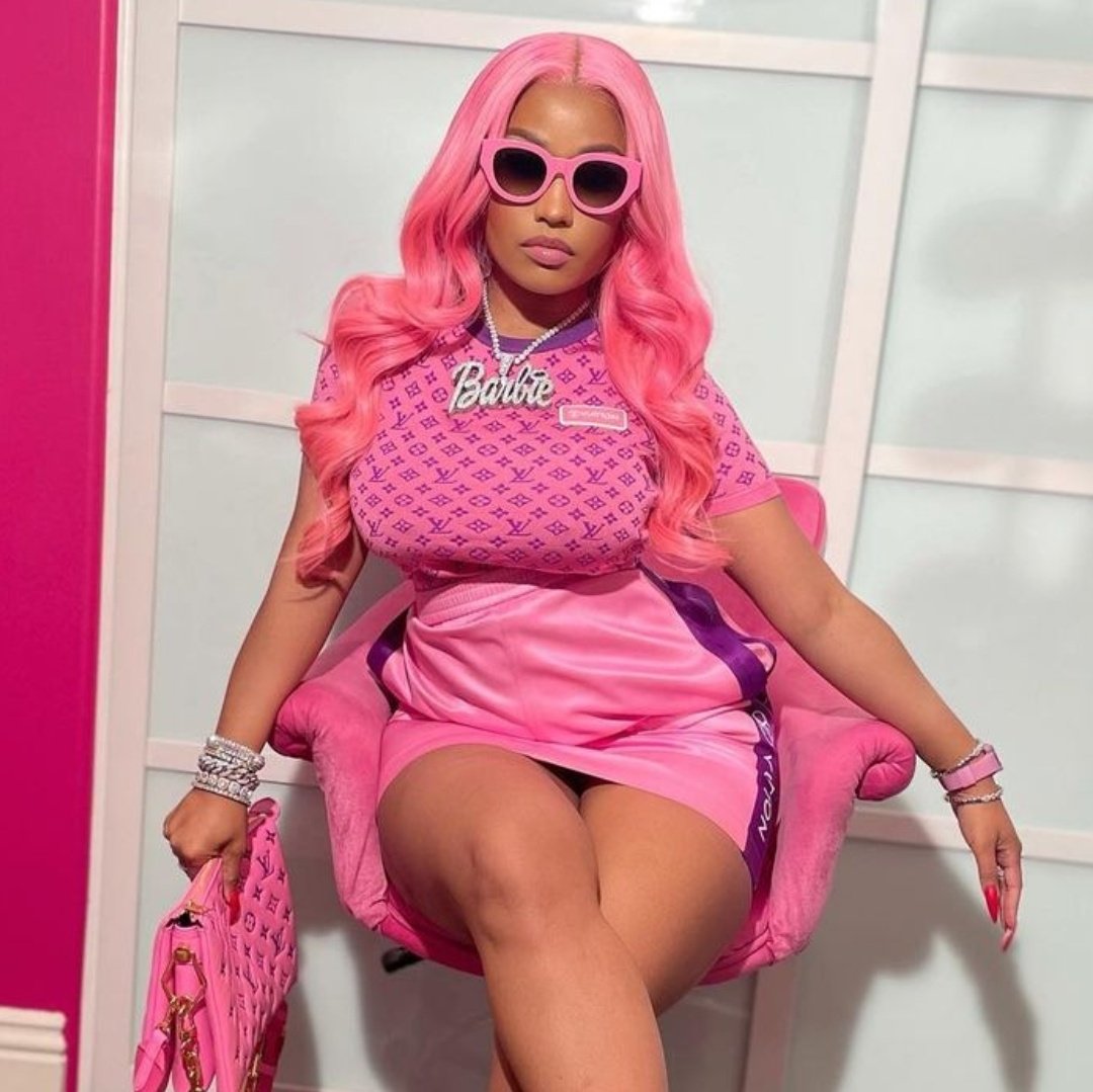 JaimeObraa's tweet photo. 🚨 | According to TMZ reports, raper Nicki Minaj has been hospitalized due to severe pain in her back due to carrying the music industry and opening doors for girls in hip-hop/rap  for 10 years in a row https://t.co/emHA9zC035